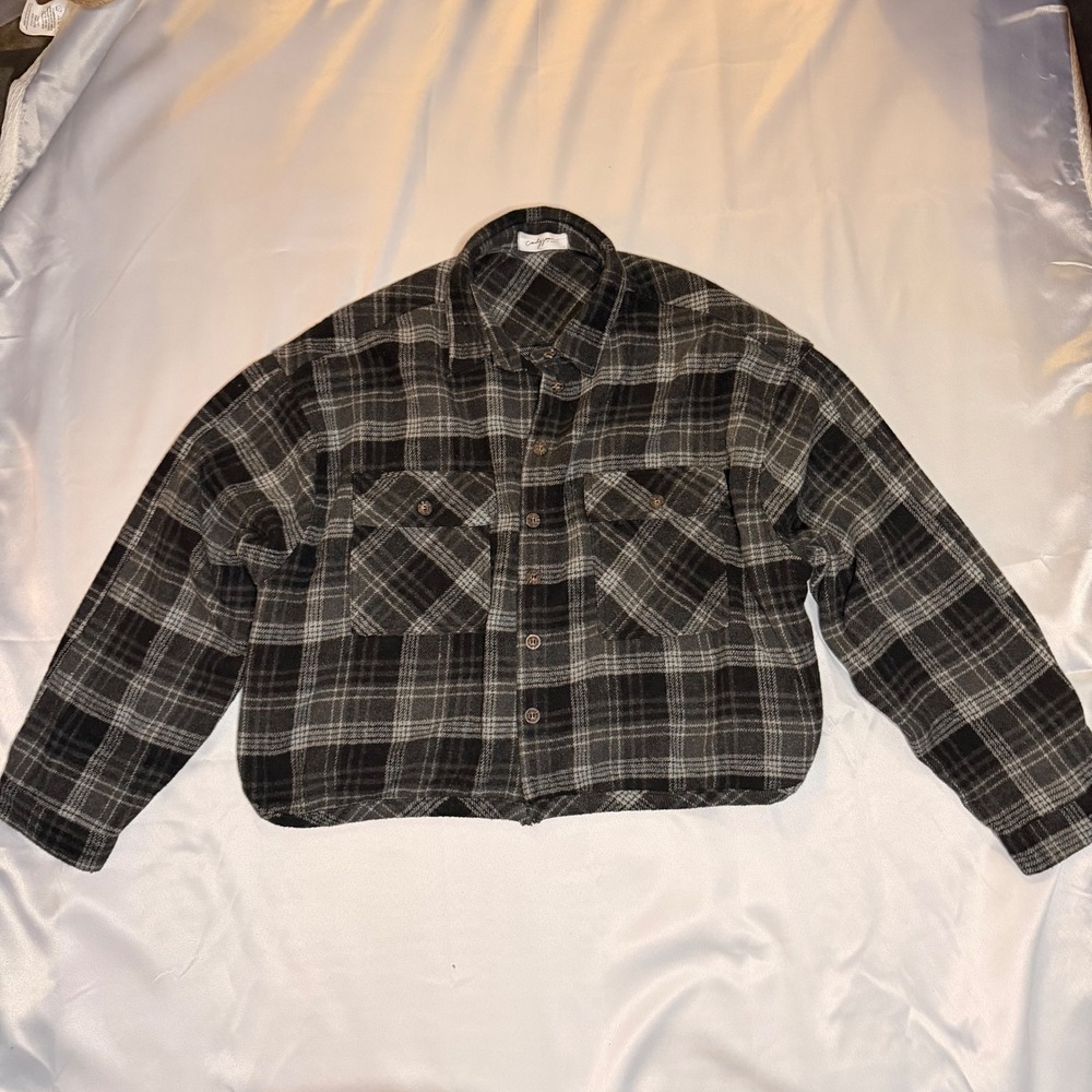 Carly Jean Los Angeles Black Grey Plaid Cropped Flannel Shacket Womens L